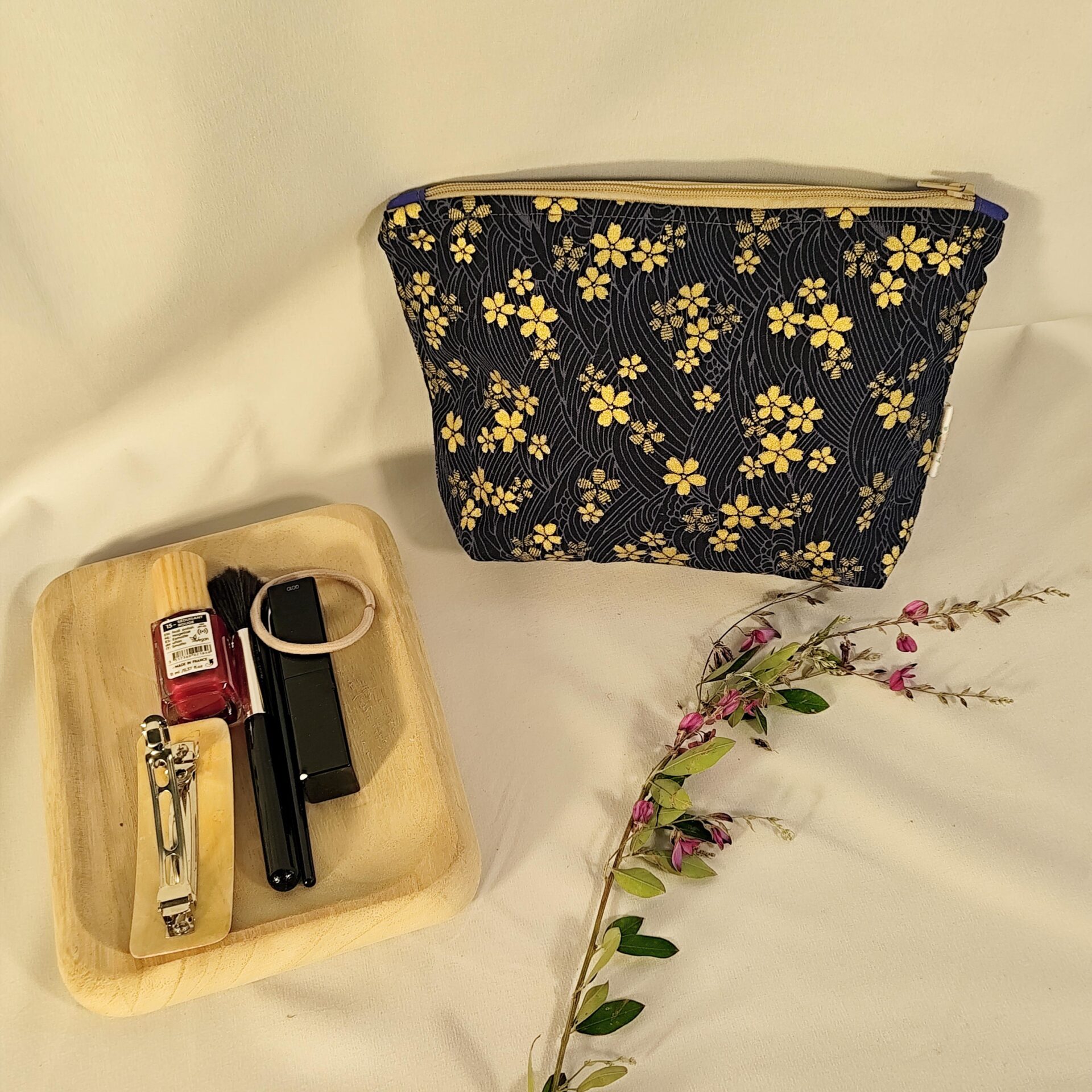 pochette bleu étoile dorée